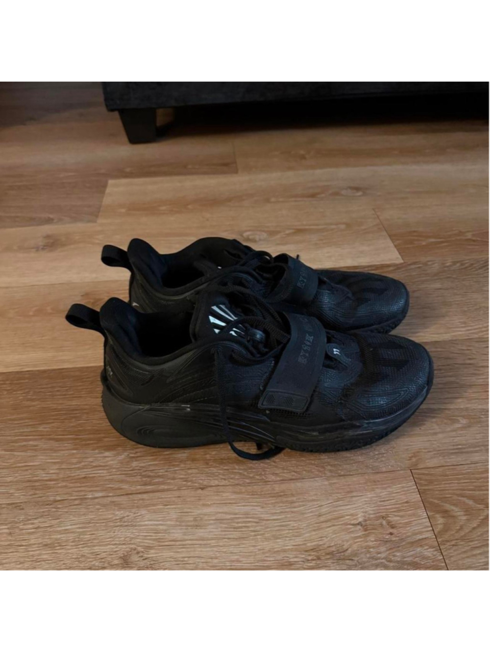 Nike black kyries